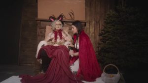 CruelAlice Porno Video: Rotkäppchen Teil 3 Großmutters harter Schwanz