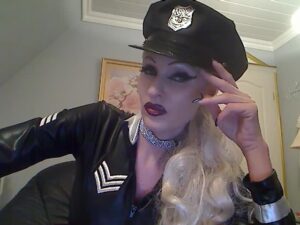 Diva-Bizarre Porno Video: Kommissarin gibt Countdown !