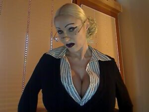 Diva-Bizarre Porno Video: Lehrerin erzieht Schüler !