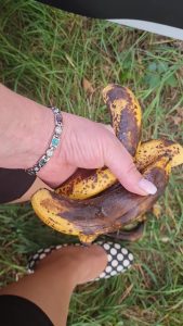 Goddess-Ivana Porno Video: Bananacrush mit Heels im Wald