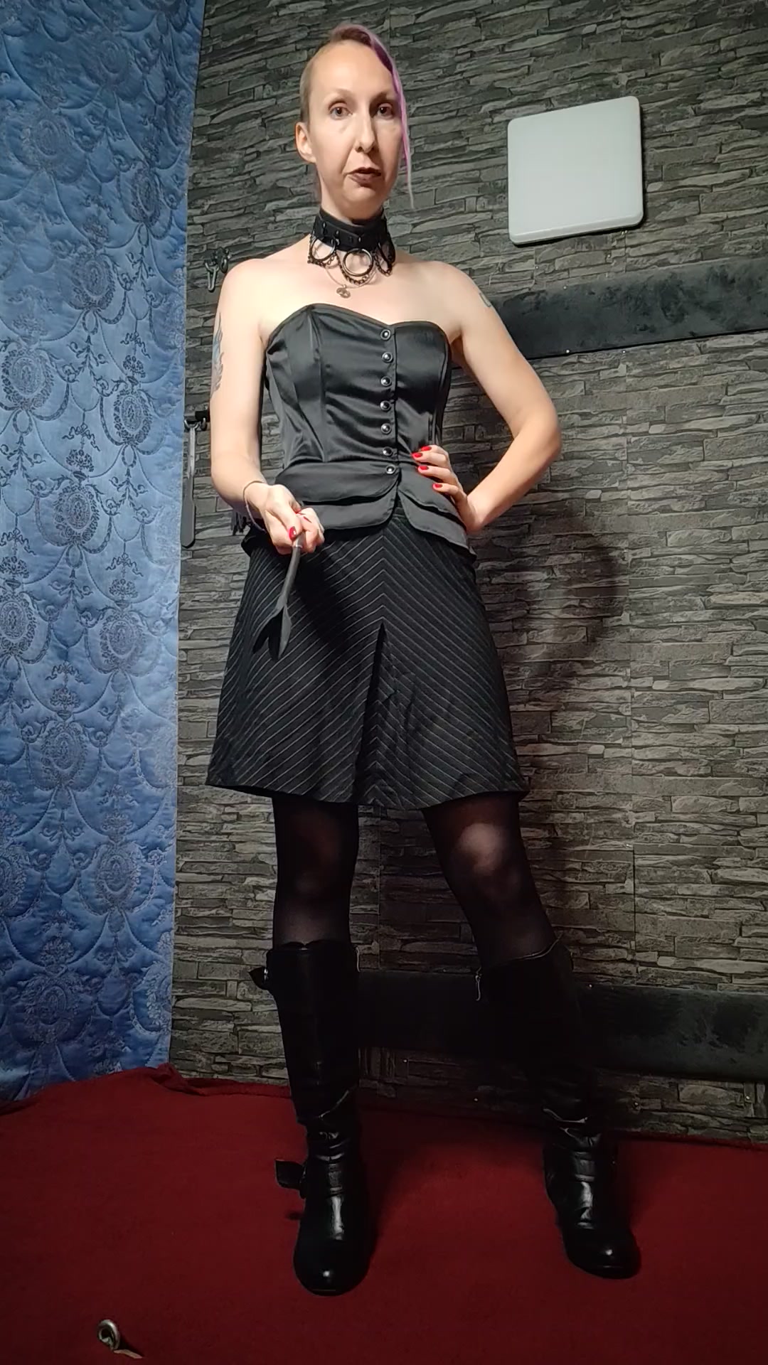 HerrinLuderia1990 Porno Video: Die Herrin beleidigt und erzieht dich