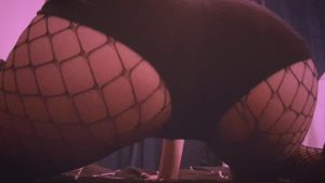 JungfrauLuna Porno Video: Rothaariger Teenager streckt nach hartem Training seinen nassen Körper !!!