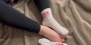 Lady-Elisa Porno Video: Cremig geile Füße