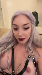 Lady-Khaleesi Porno Video: Ein verführerischer Dessous Teaser