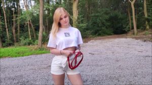 Lady-Rosalie Porno Video: Ab jetzt Pinkelst du nur noch draussen! Sklave in den Wald gelassen von Lady Rosalie