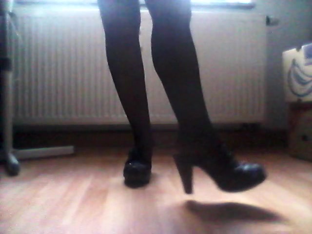 Ladyloubaby Porno Video: Nietenschuhe ....