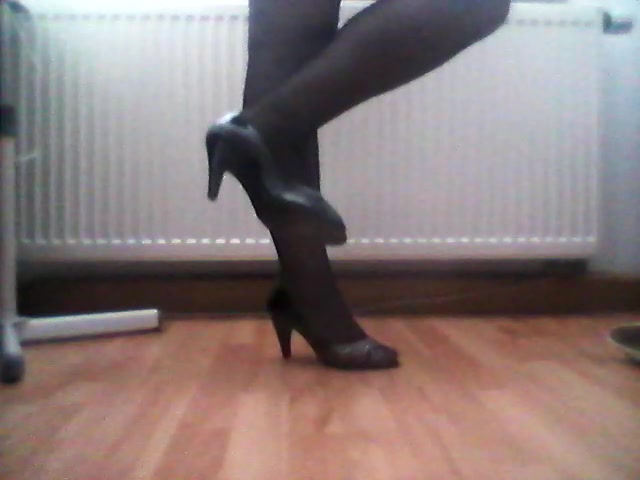 Ladyloubaby Porno Video: Schwarze Schuhe mit Glitzer ....