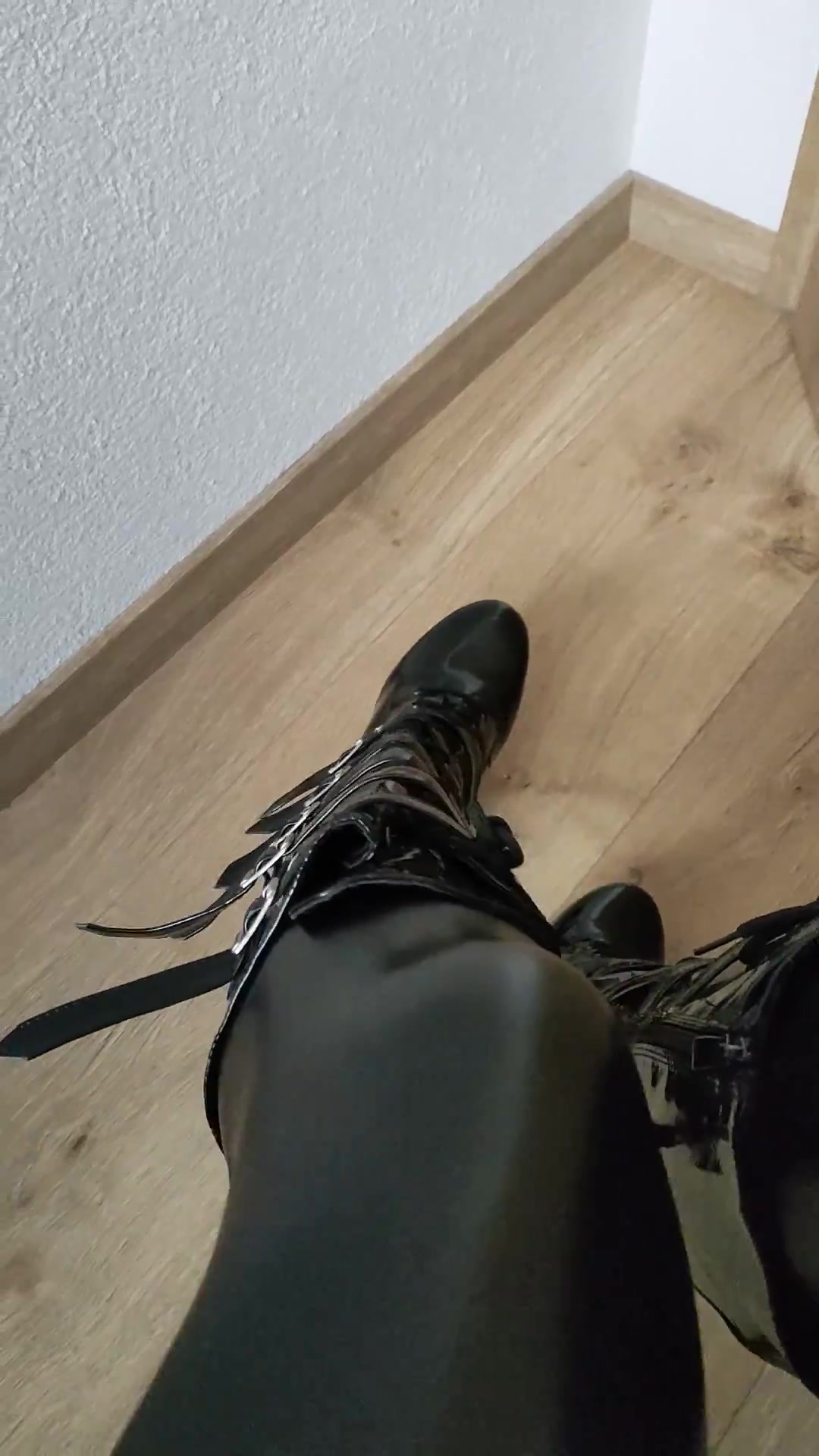 MissShiny Porno Video: Geile Stiefel