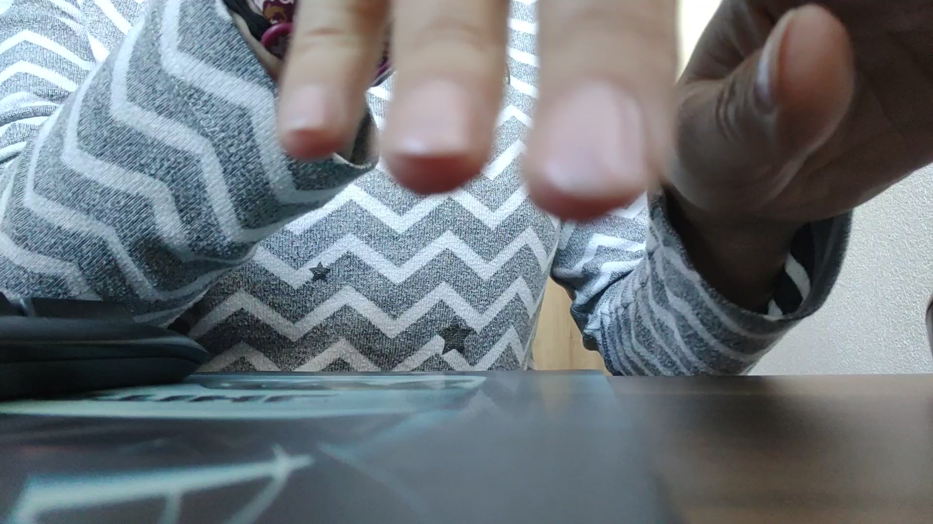 MissShiny Porno Video: Nägelgeräusche