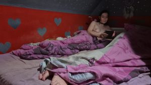 SubNati Porno Video: Eine offene Haustür und das Zittern meiner Lust