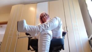 TittenMichelle Porno Video: Willst du mein Stiefelknecht sein?