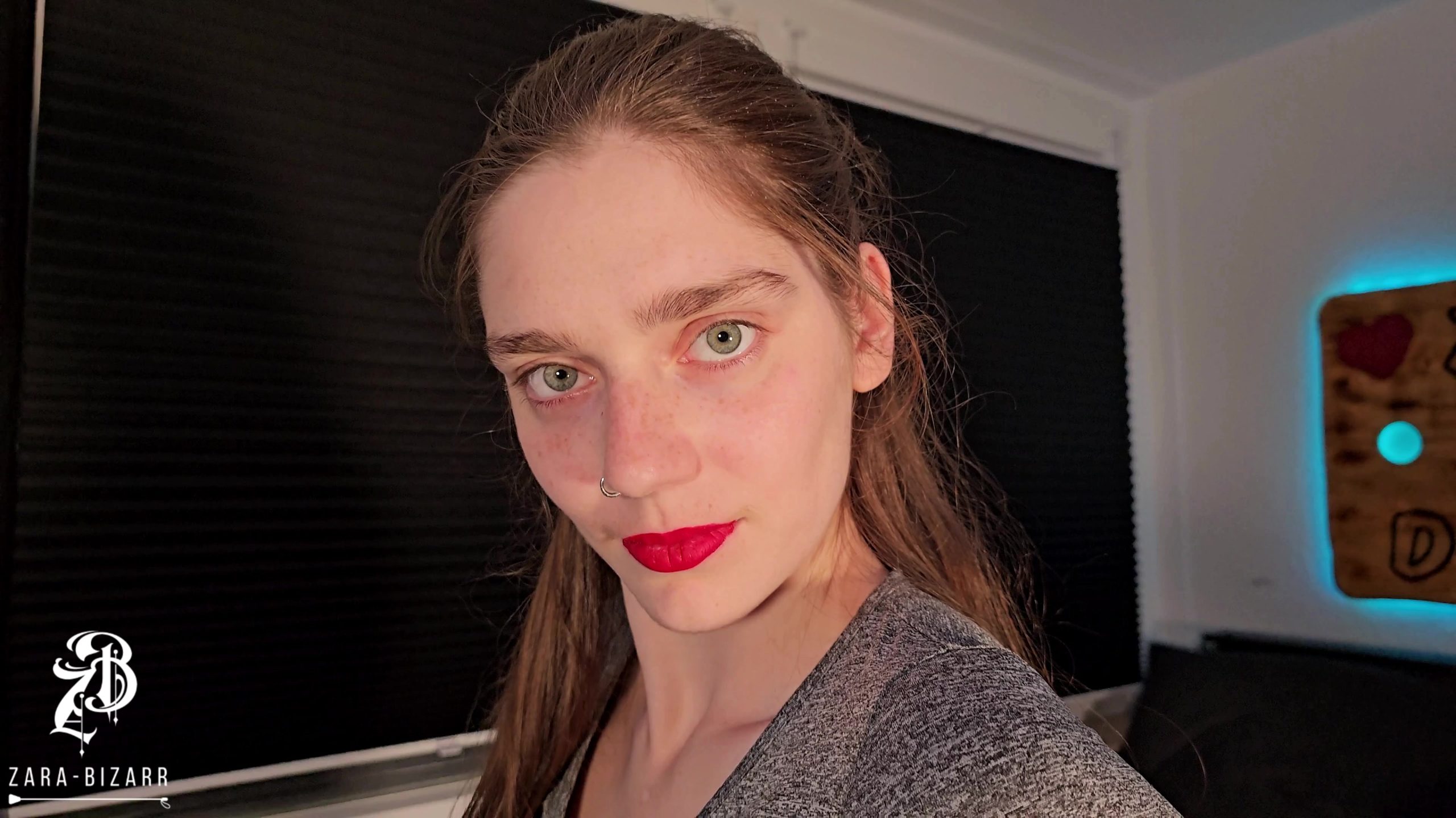 Zara-Bizarr Porno Video: FUSKLAVE BEKOMMT WAS ER VERDIENT!
