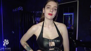 Zara-Bizarr Porno Video: GUMMISCHLAMPE AUF DEM GYNSTUHL GEFICKT UND ABGEWICHST