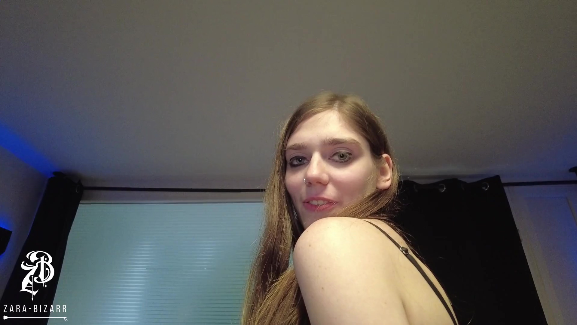 Zara-Bizarr Porno Video: SKLAVENARSCH AUF DEM STRAFBOCK ZERFICKT